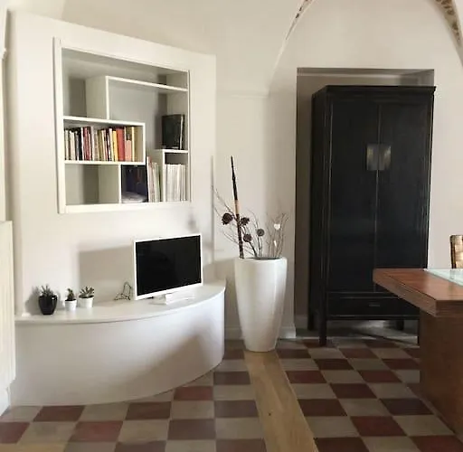 לינה וארוחת בוקר Oikia 3*